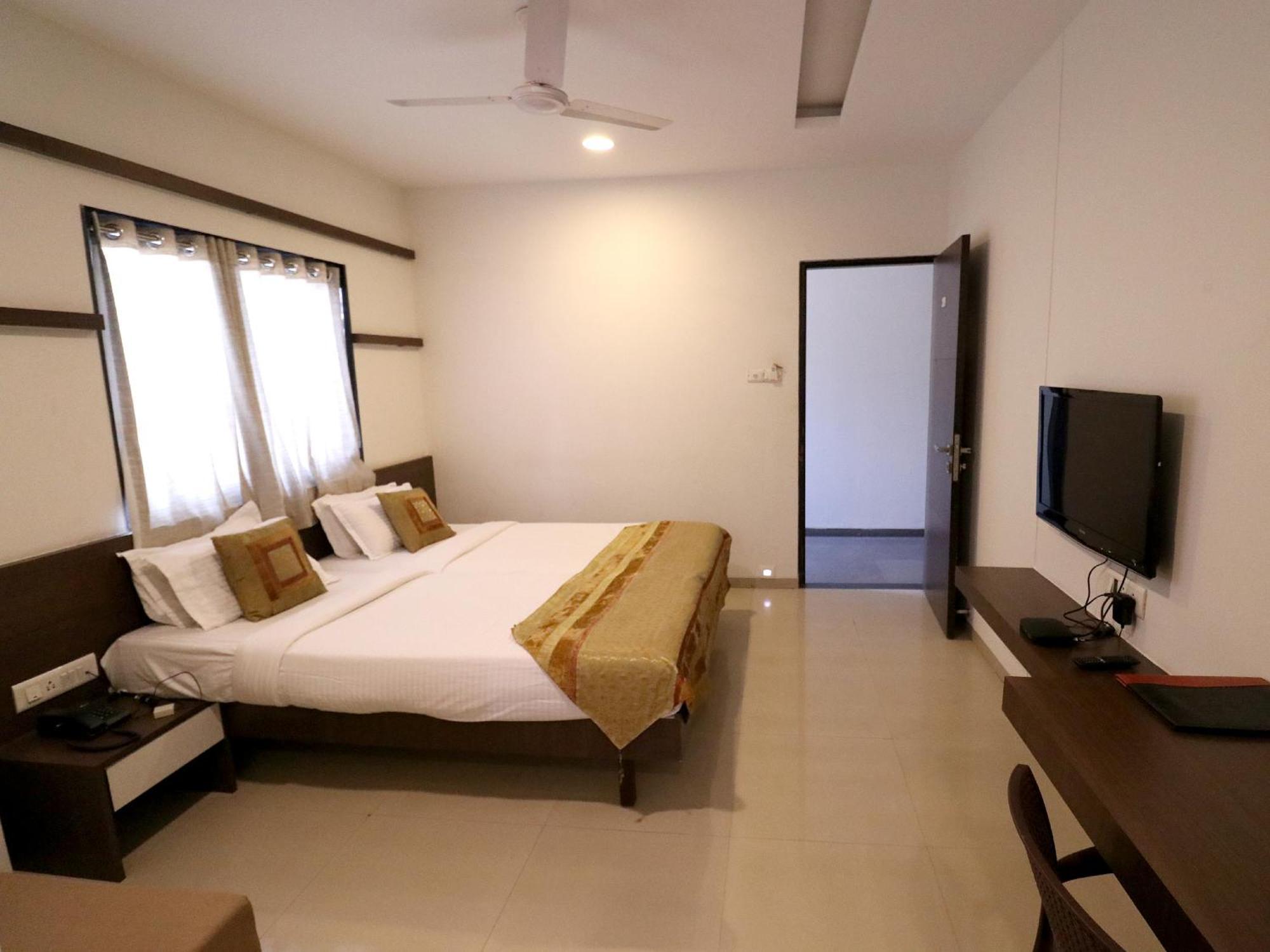 Hotel Girnar Αουρανγκαμπάντ Εξωτερικό φωτογραφία