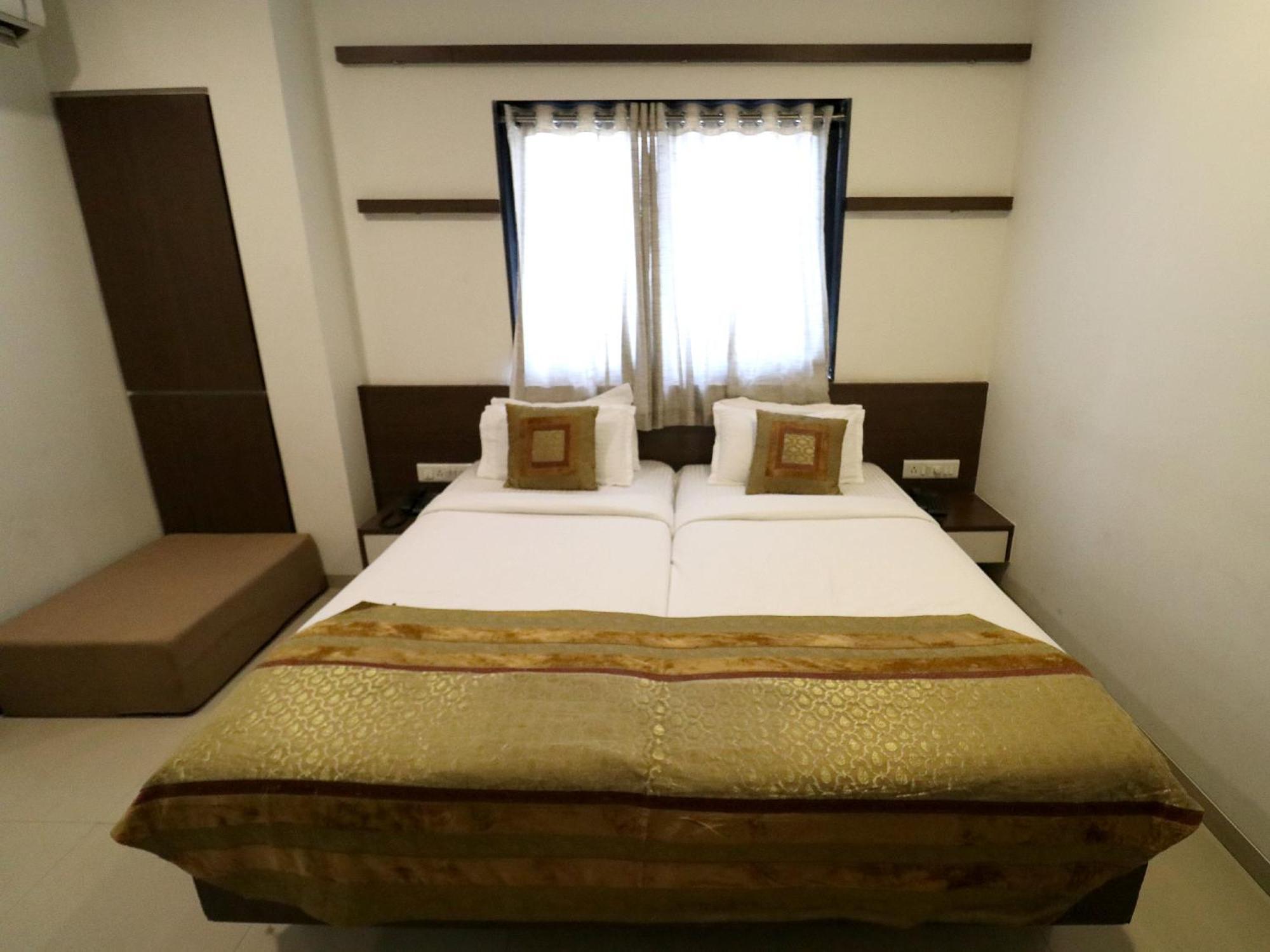Hotel Girnar Αουρανγκαμπάντ Εξωτερικό φωτογραφία