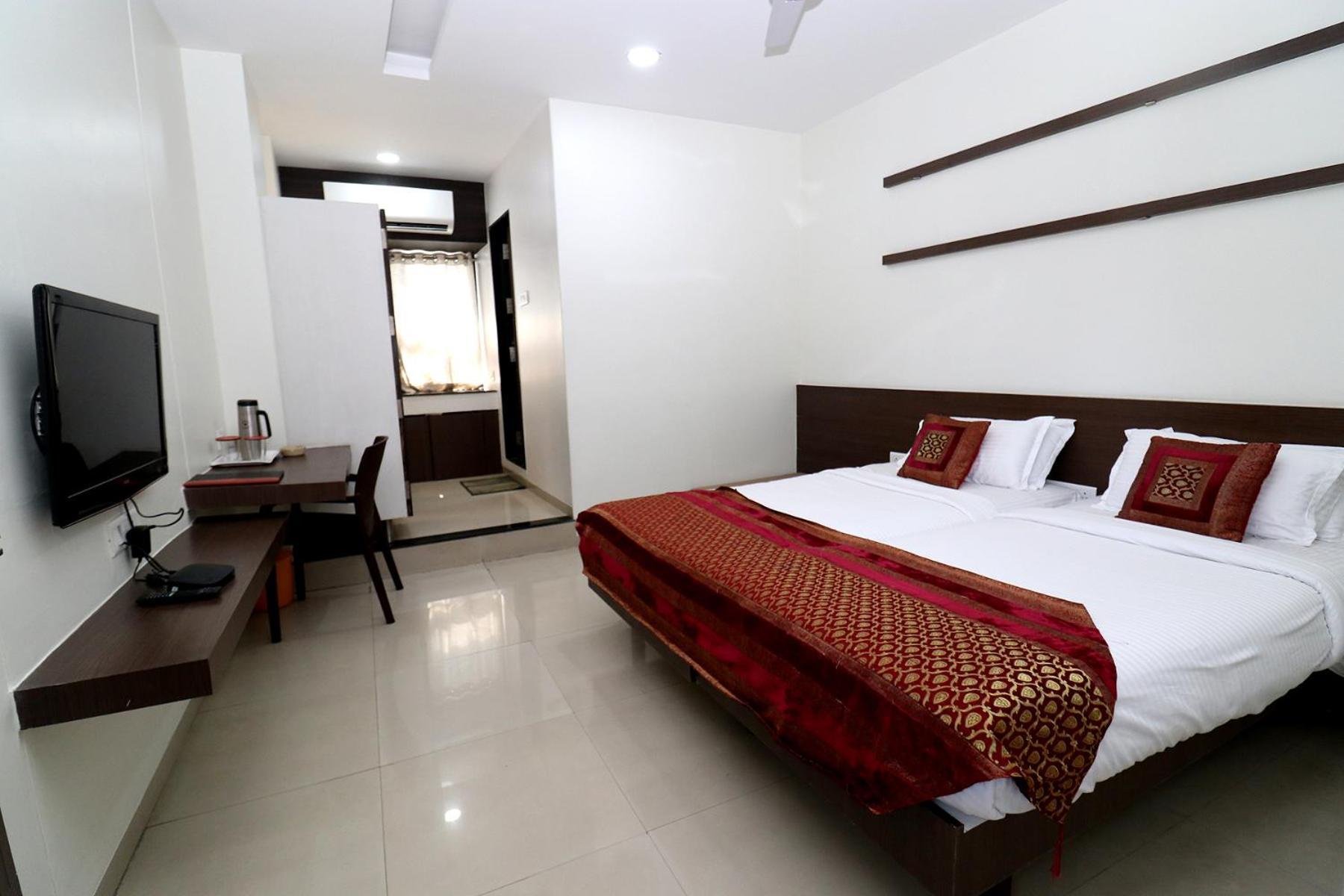 Hotel Girnar Αουρανγκαμπάντ Εξωτερικό φωτογραφία