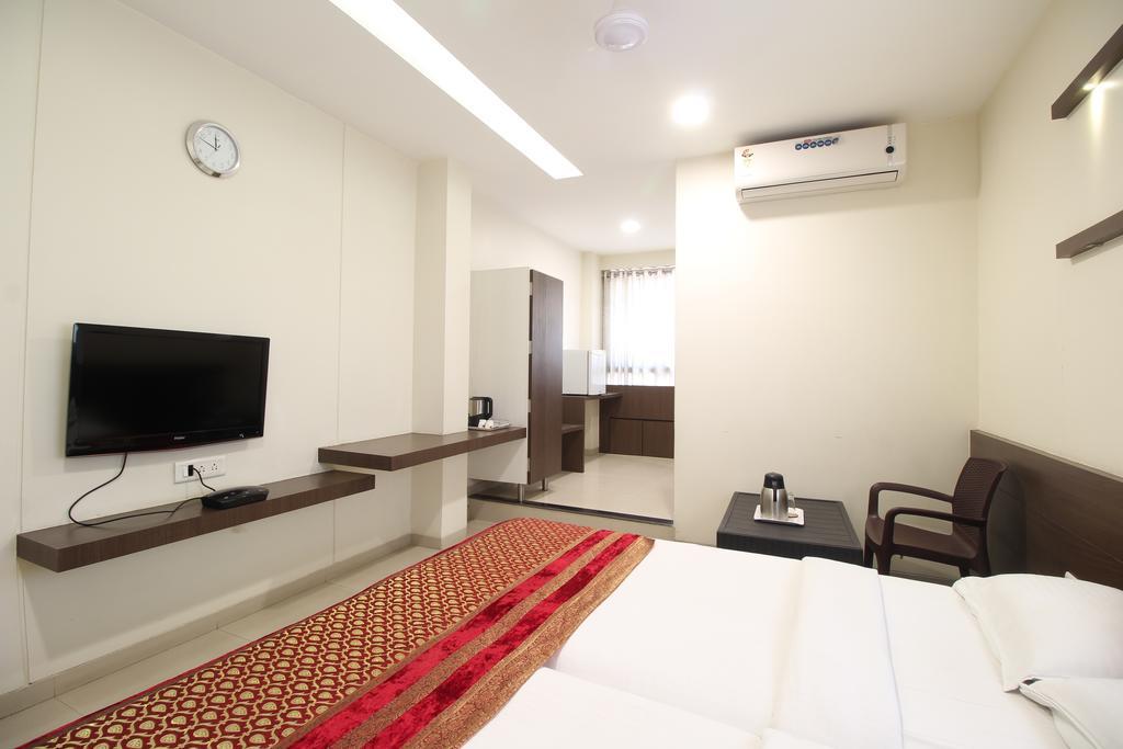 Hotel Girnar Αουρανγκαμπάντ Εξωτερικό φωτογραφία