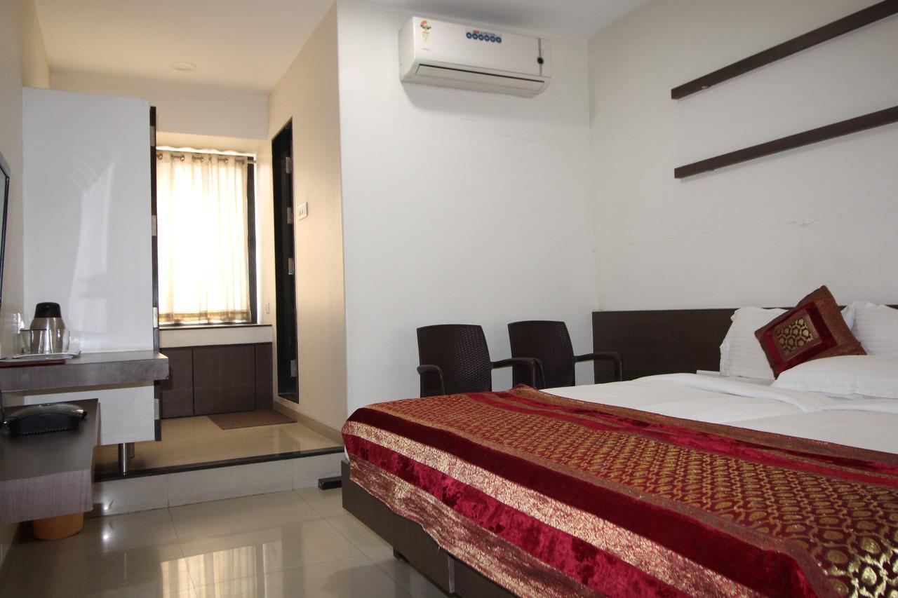 Hotel Girnar Αουρανγκαμπάντ Εξωτερικό φωτογραφία