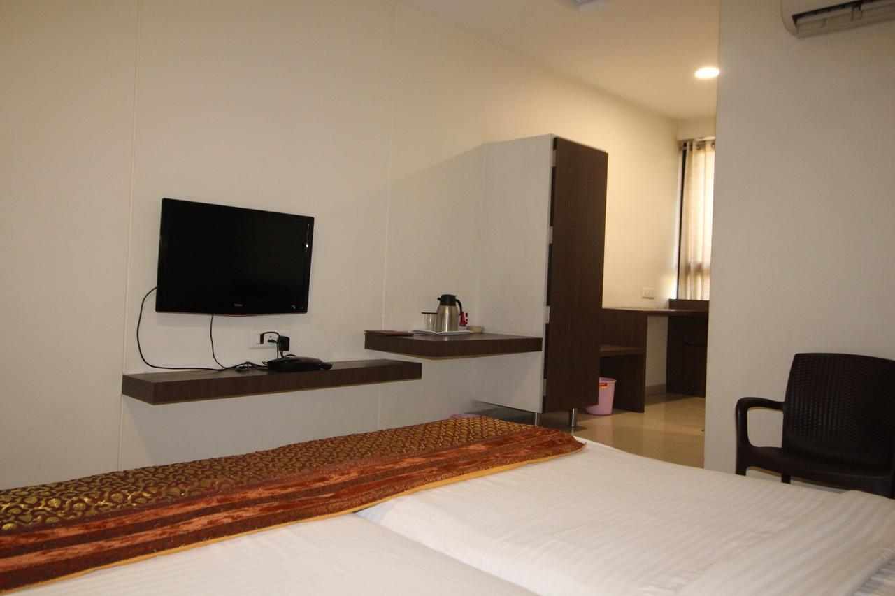 Hotel Girnar Αουρανγκαμπάντ Εξωτερικό φωτογραφία