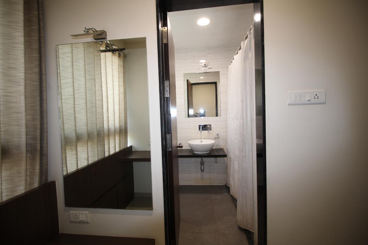Hotel Girnar Αουρανγκαμπάντ Εξωτερικό φωτογραφία
